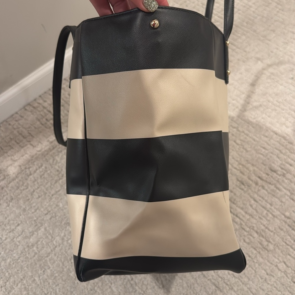 Kate Spade tote - Picture 3 of 6